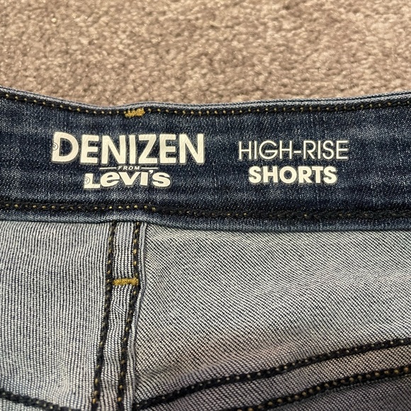 Denizen from Levi’s Women’s High Rise Jean Shorts Size 6-W28 - Picture 6 of 7